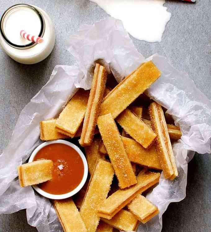 Baked Apple Pie Fries with Salted Caramel Dipping Sauce - everything you love about apple pie, in mini bite size form. Easy to make, fun to eat!