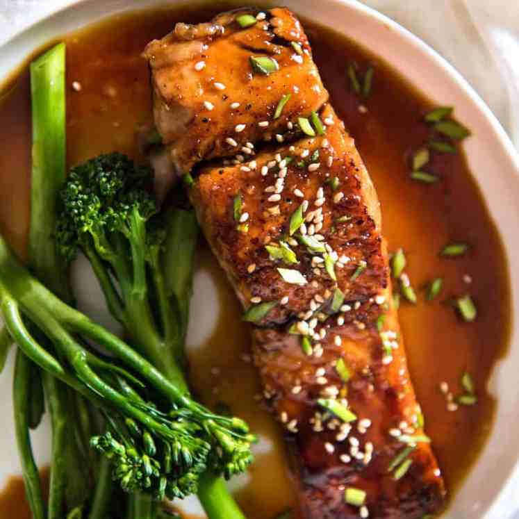 A spectacular way to serve salmon which is crazy fast, crazy easy and crazy delicious! Honey Garlic Salmon recipetineats.com