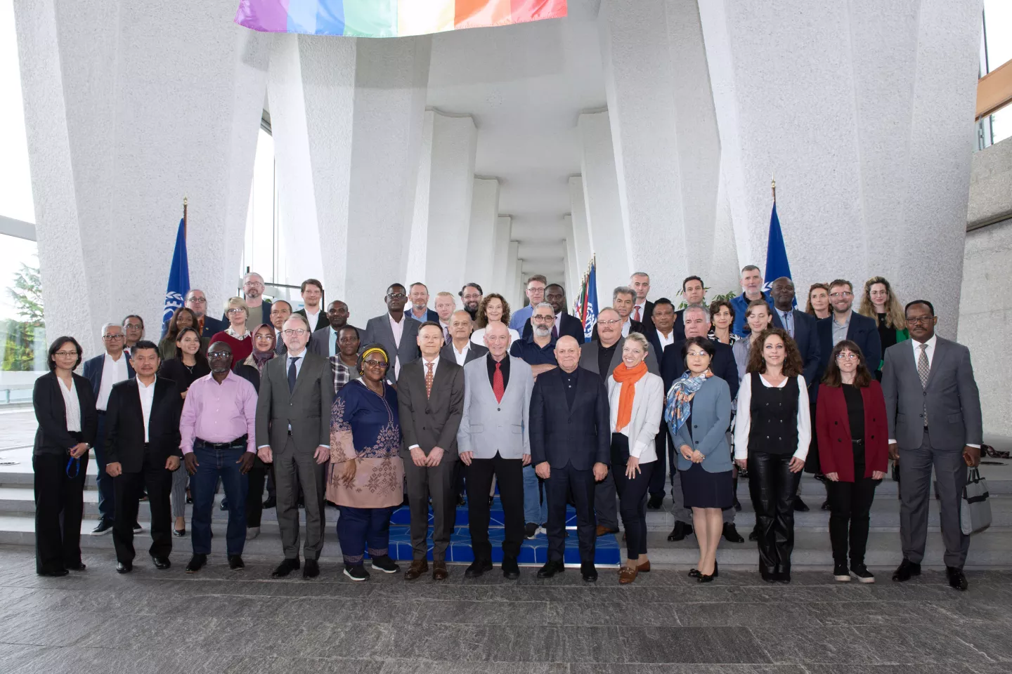 Foto de grupo - Reunión de expertos para actualizar el repertorio de recomendaciones prácticas de la OIT sobre seguridad y salud en el trabajo forestal de 1998 y adoptar la versión modificada