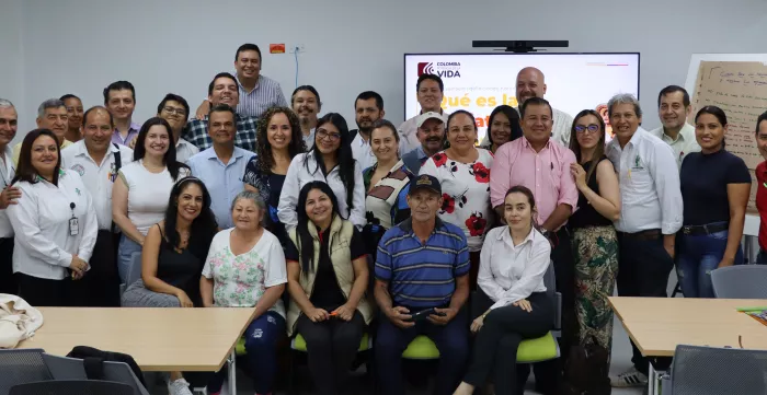 Foto grupal del Comité Regional de la Cadena de Café del Huila