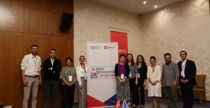 Training participants lined up next to project banner, in Izmir, Turkiye